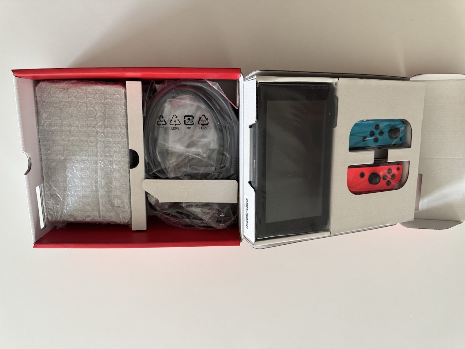 Nintendo Switch Console Neon Blue/Red Joy-Con 32GB 1080p Wi-Fi HDMI 2022