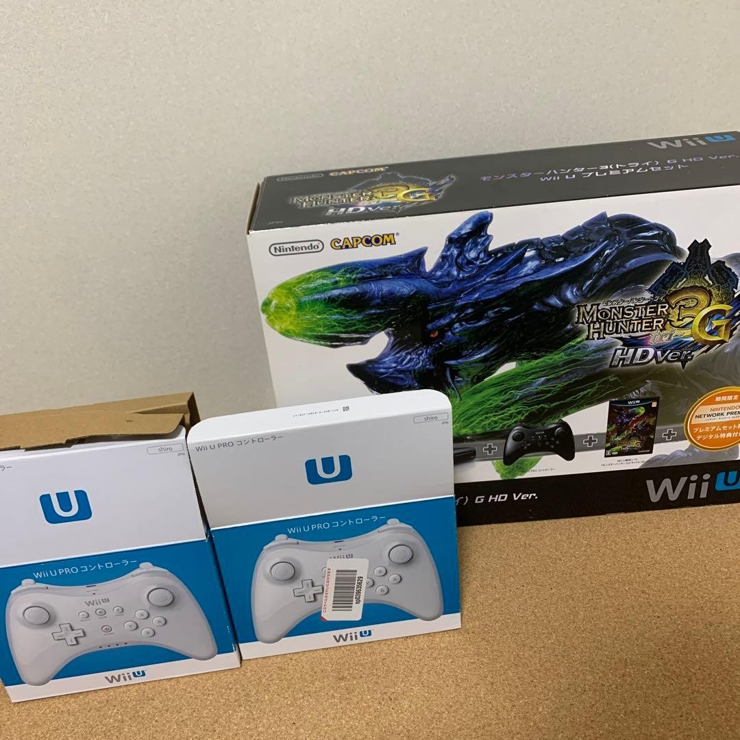 Three Nintendo WiiU Pro controllers and four games