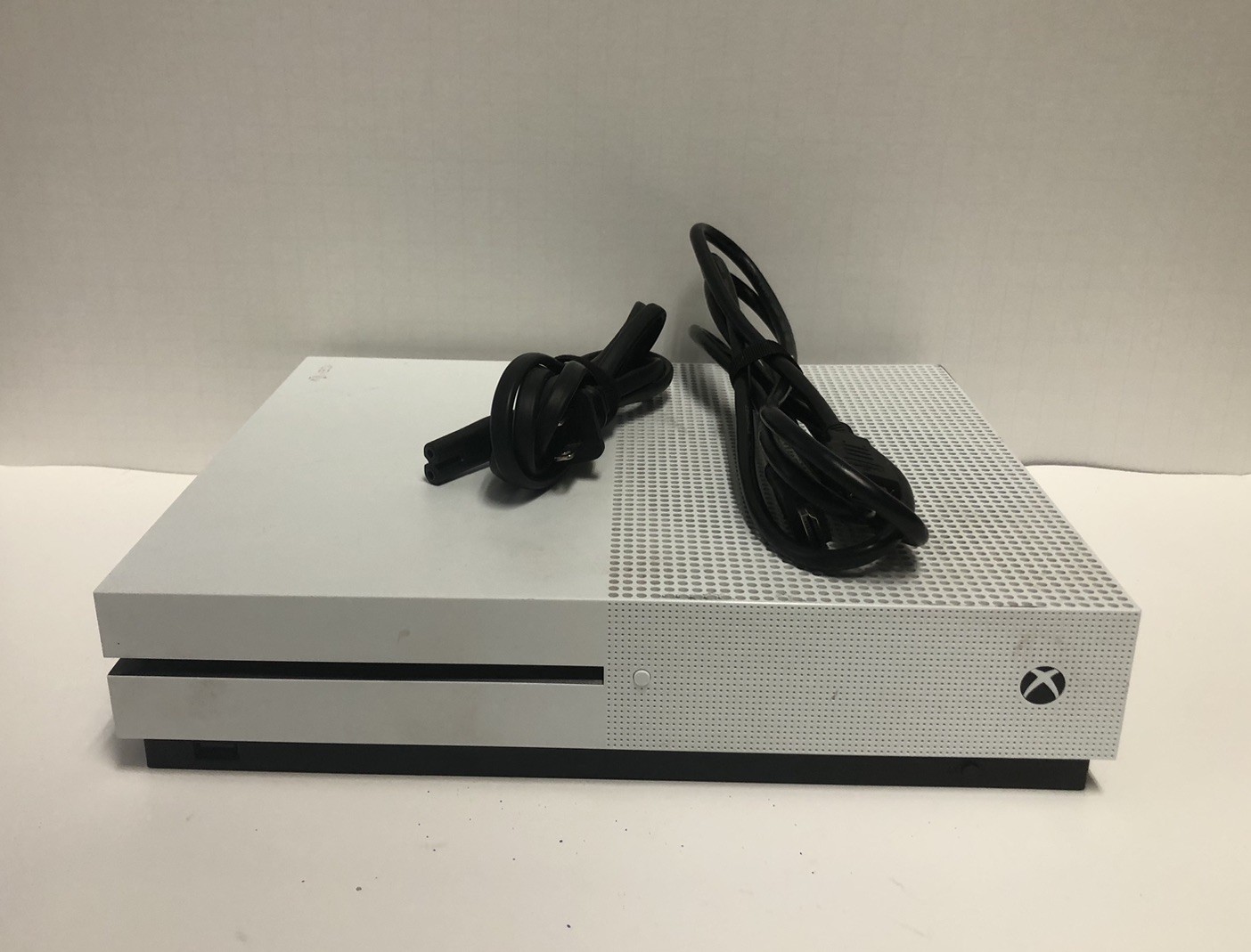 Microsoft Xbox One S (Read)
