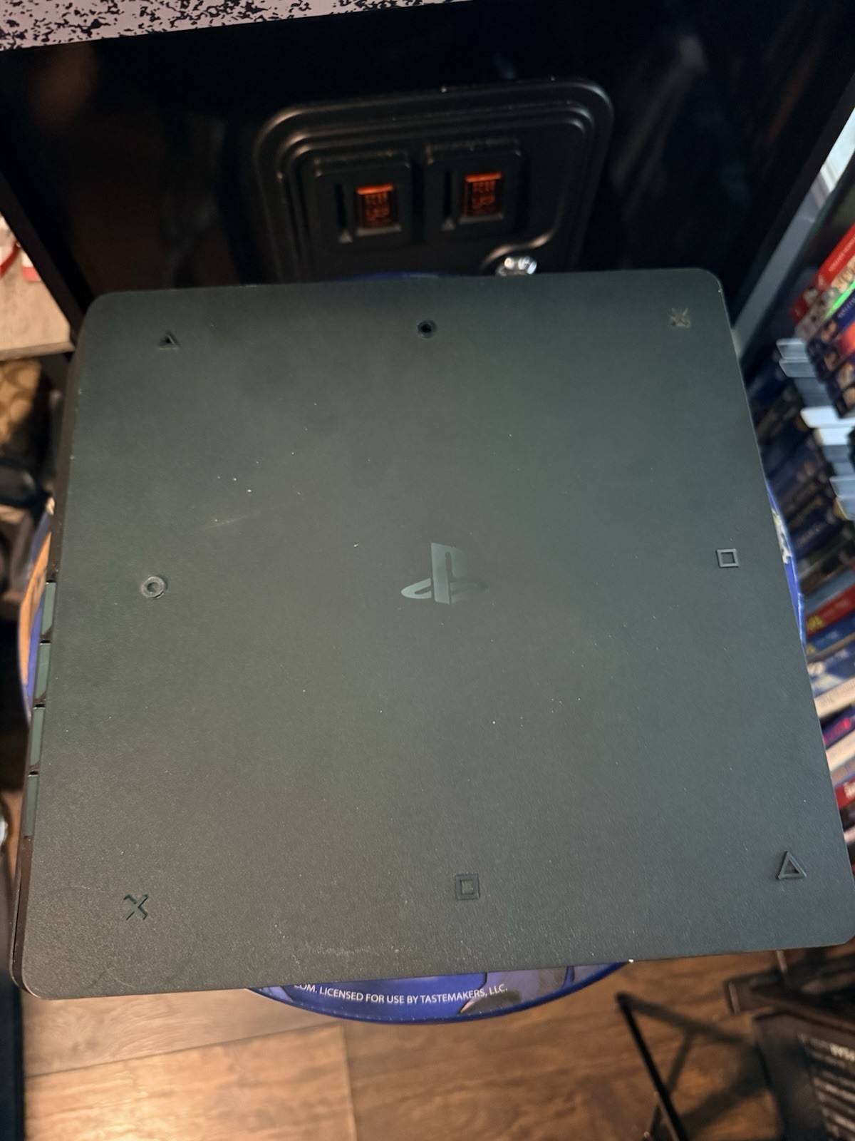 Sony PlayStation 4 PS4 Slim 1TB Console W/ OEM Controller And Game – Tested
