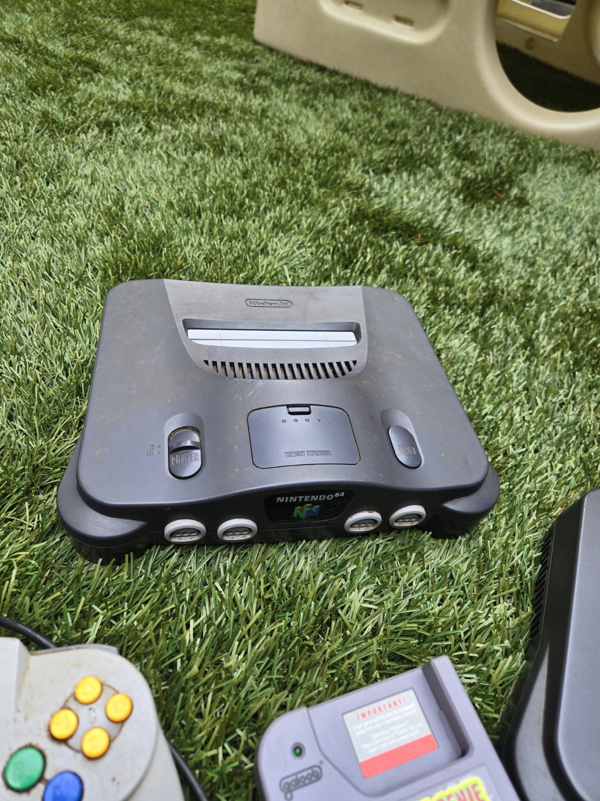 Vintage Nintendo 64 N64 Console X 2 OEM Bundle,4 Controllers Other Accessories