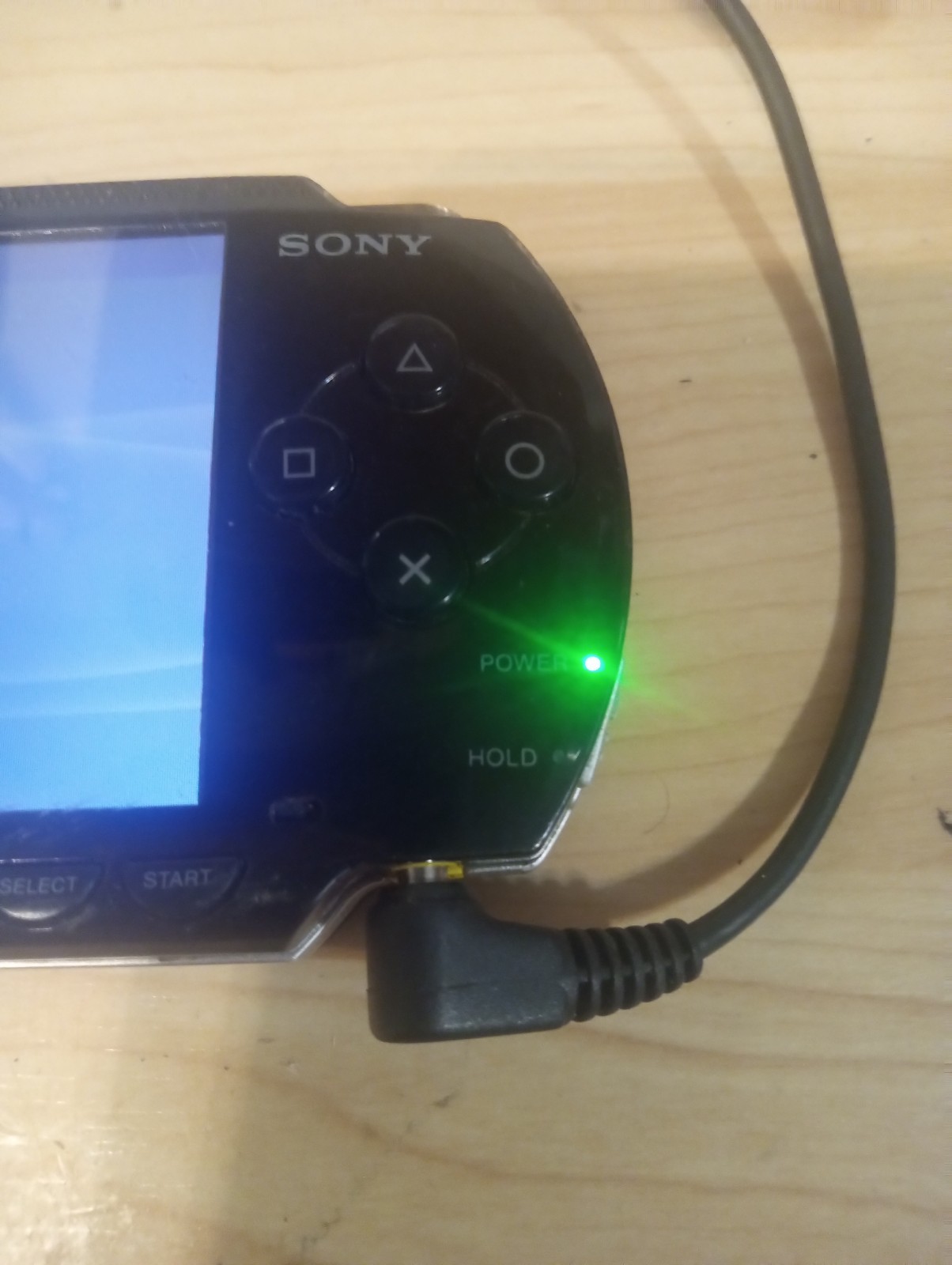 PSP 1001 CONSOLE+AC ADAPTER/NO TOGGLE BUTTON OR BATTERY & COVER/ SEE…