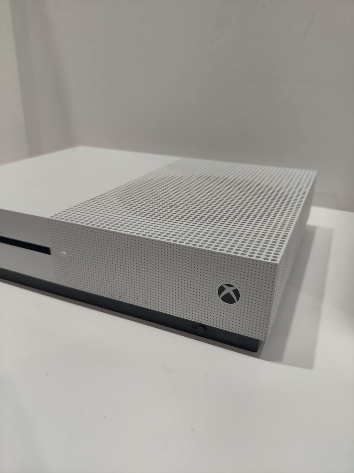 Xbox One S 1TB Console – White (XBS1TB)