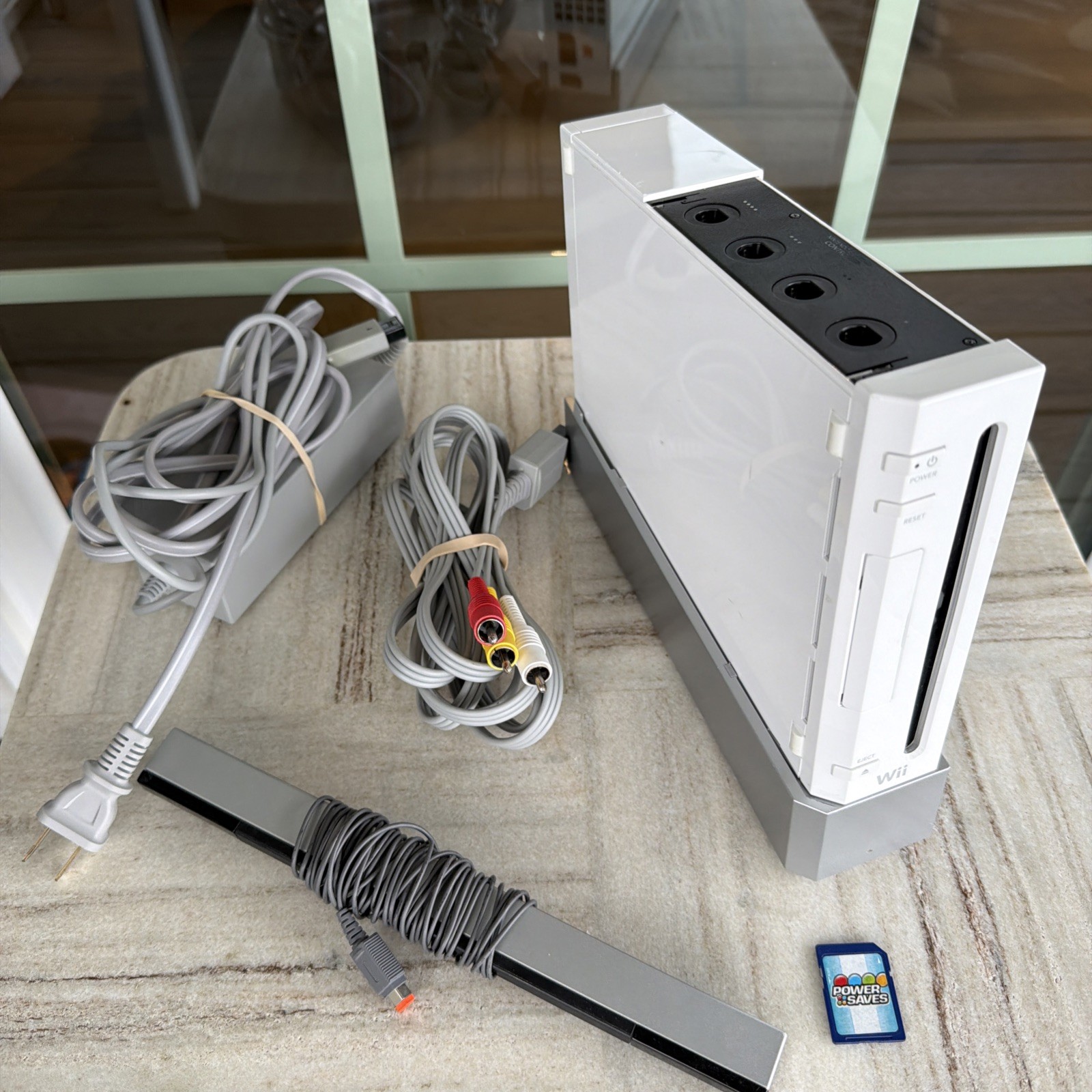 Nintendo Wii 512MB Console White + Stand & Datel Power Saves SD Card