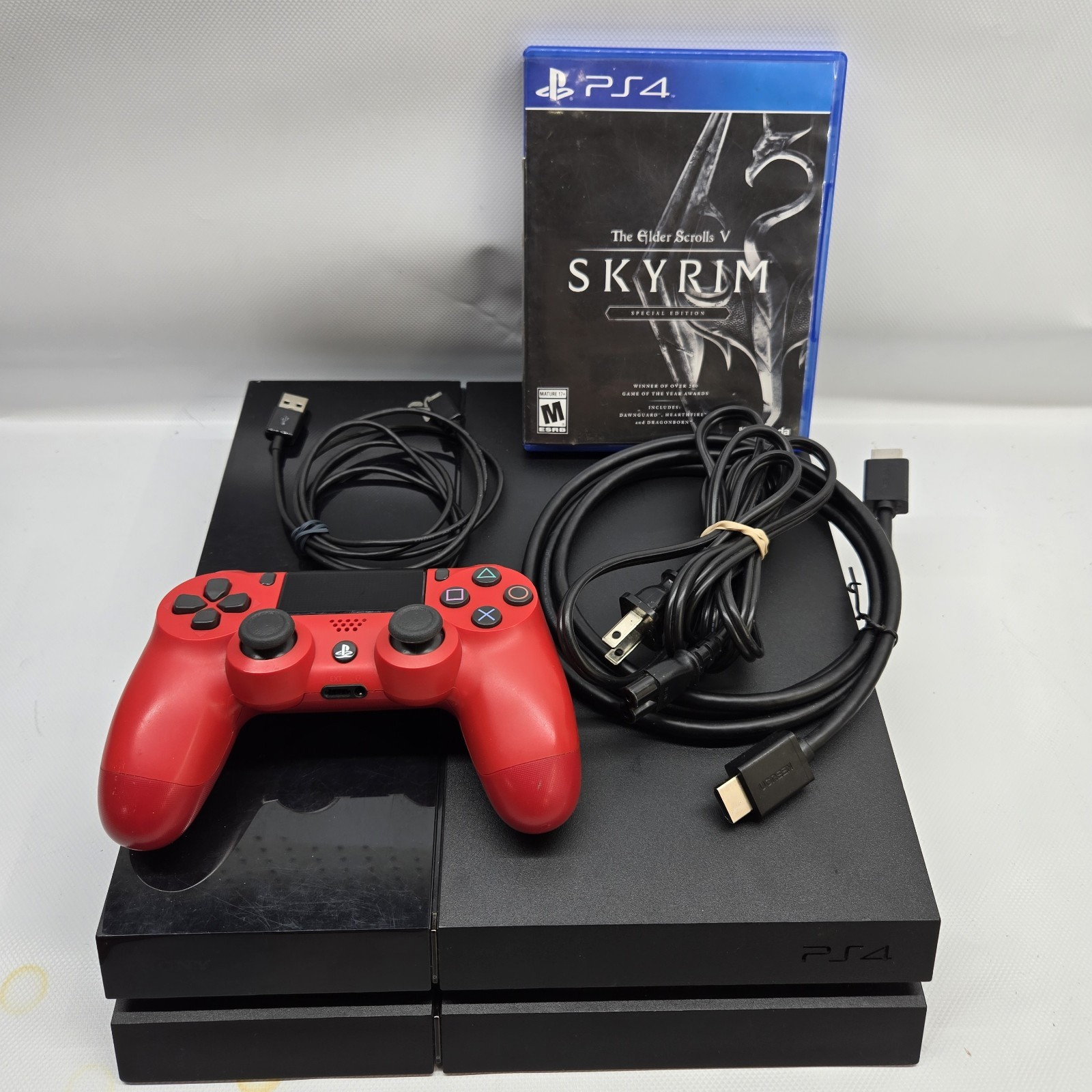 Sony PlayStation 4 PS4 CUH-1115A 500GB Black Console Bundle Skyrim Cords Control
