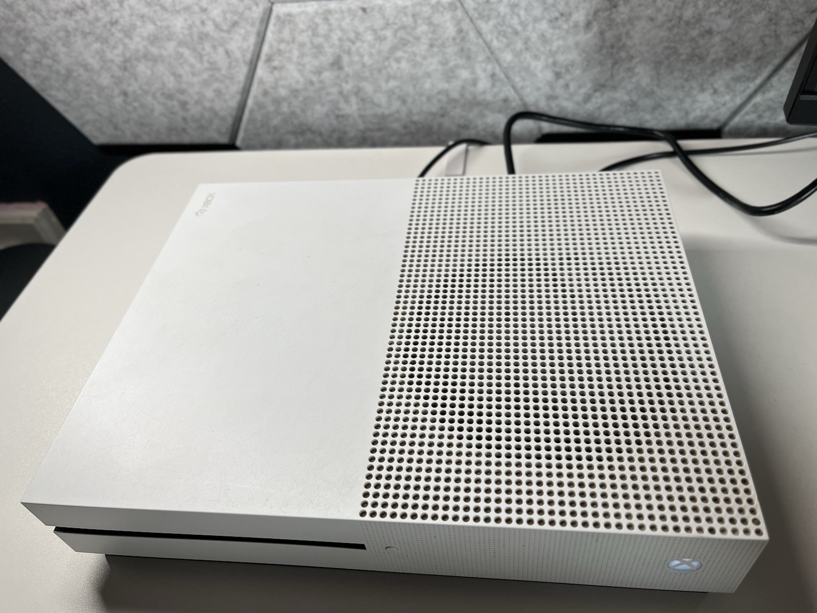 Xbox One S 1TB White | 20+ Games | 2Tb External HDD | 1 Wired Controller