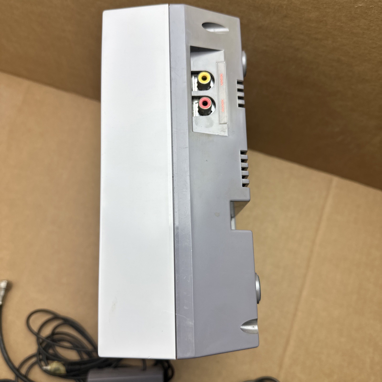 1985 Nintendo System Console Cords 2 Controllers Powers On Not Tested with Game
