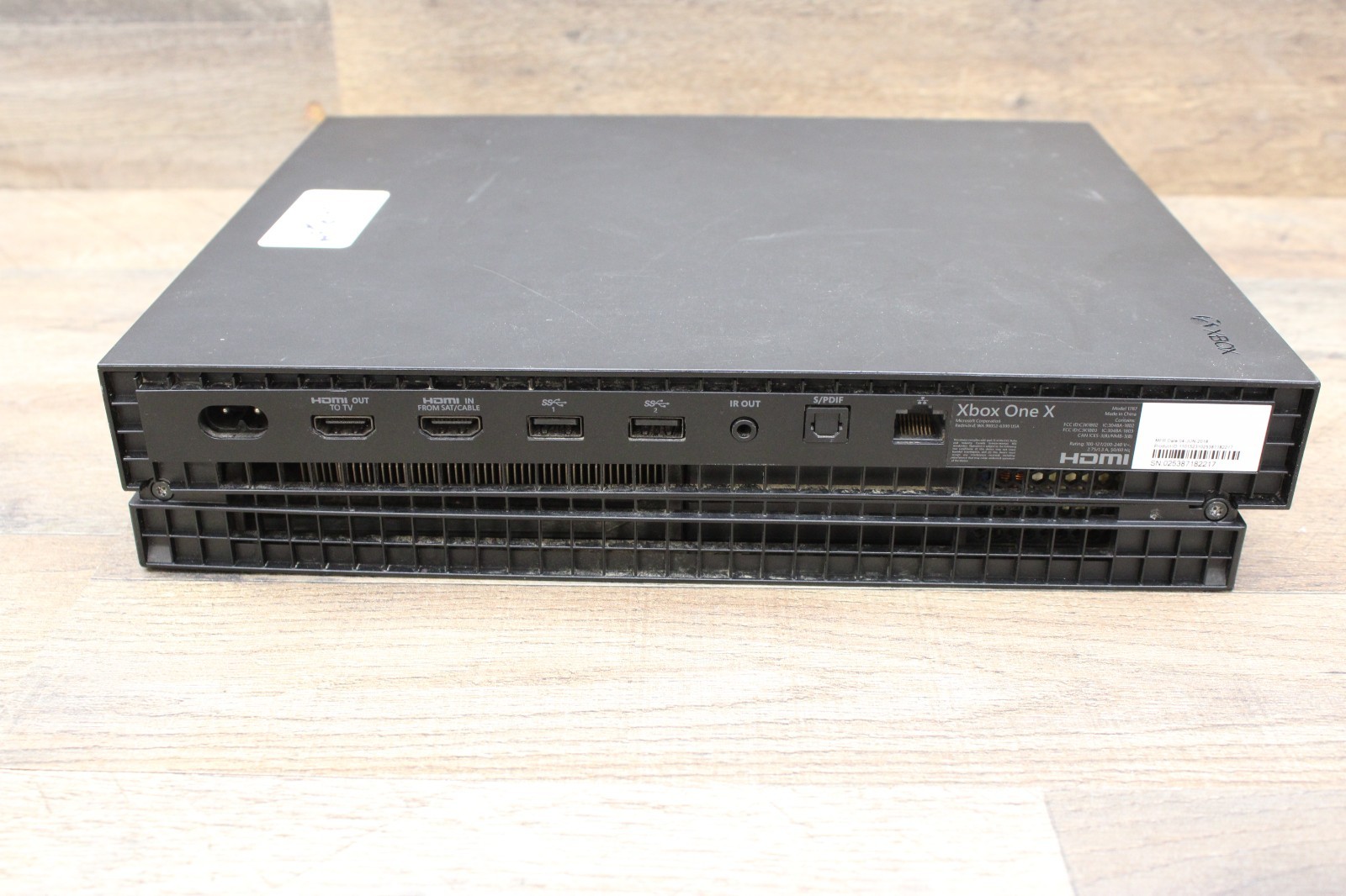 Microsoft Xbox One X 1TB Console only (Model 1787) Won’t Read Disc, For Parts