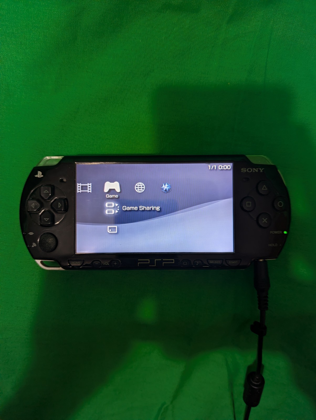 Sony PSP-2000 PlayStation Portable Handheld System Black/Silver [NO BATTERY]