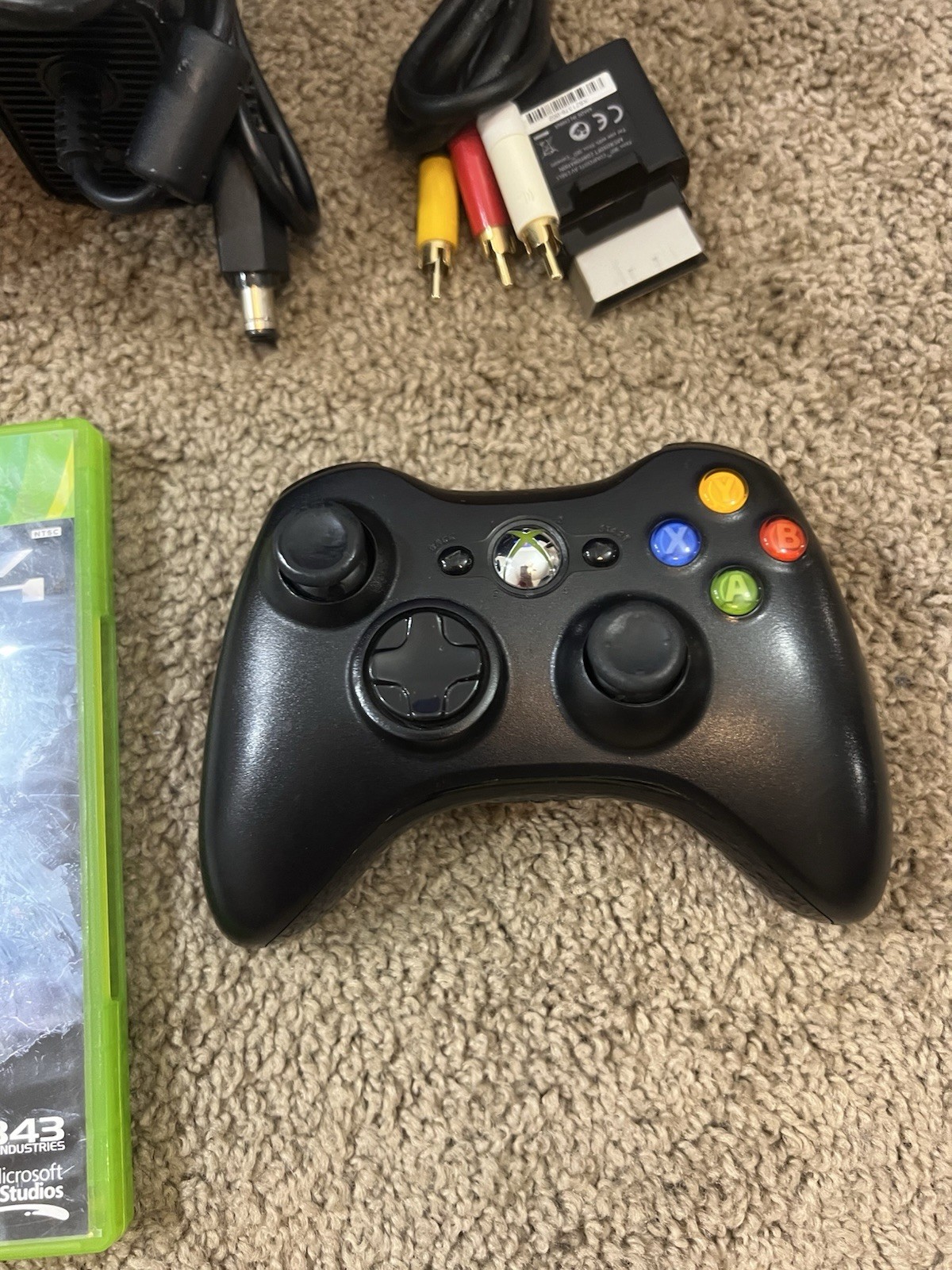 Microsoft Xbox 360 Console + Xbox 360 Controller + Halo 4
