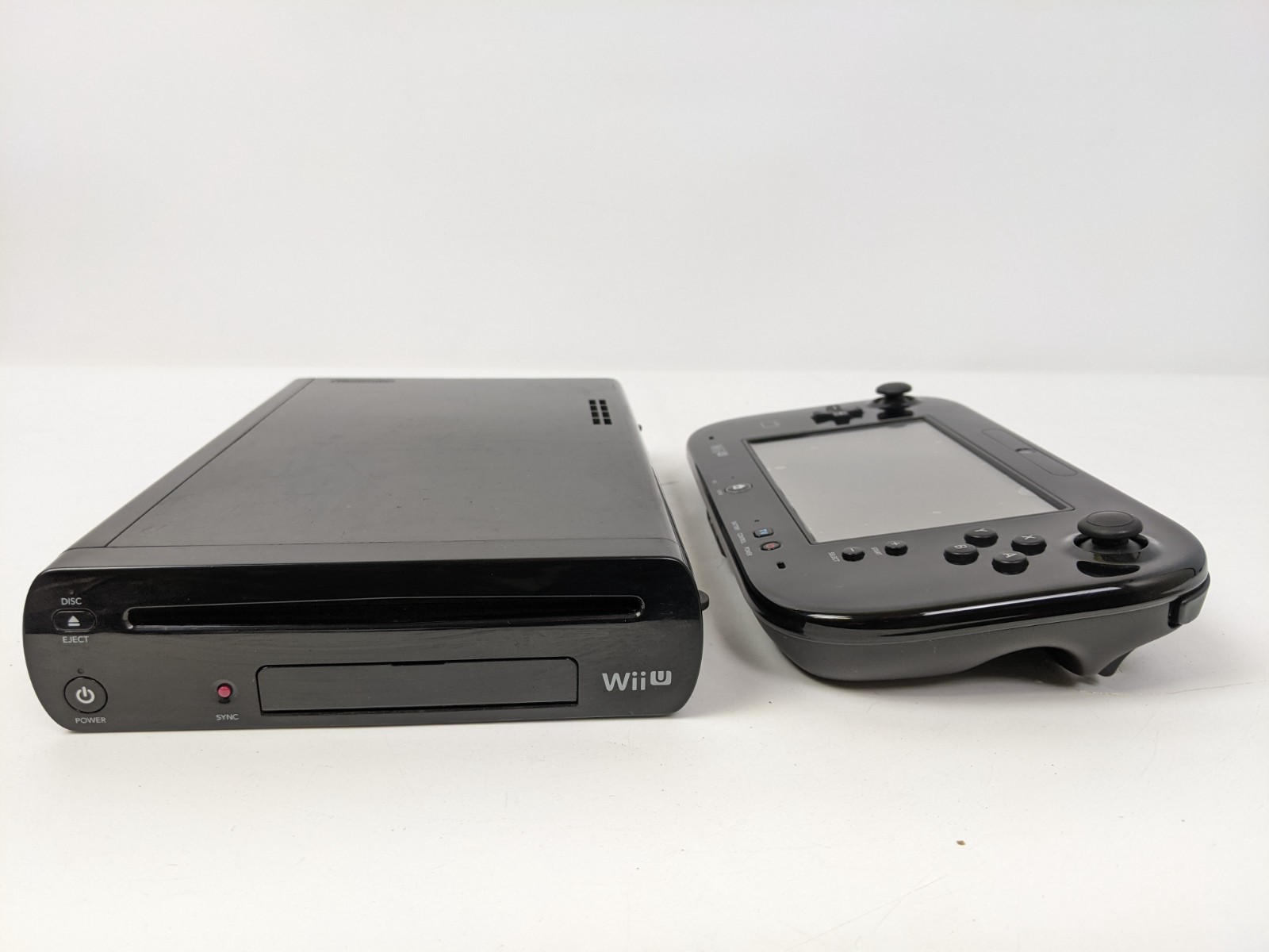 Wii U Console, Pad & Game Bundle WUP-010 WUP-101(02) NES Remix Mario 3D World
