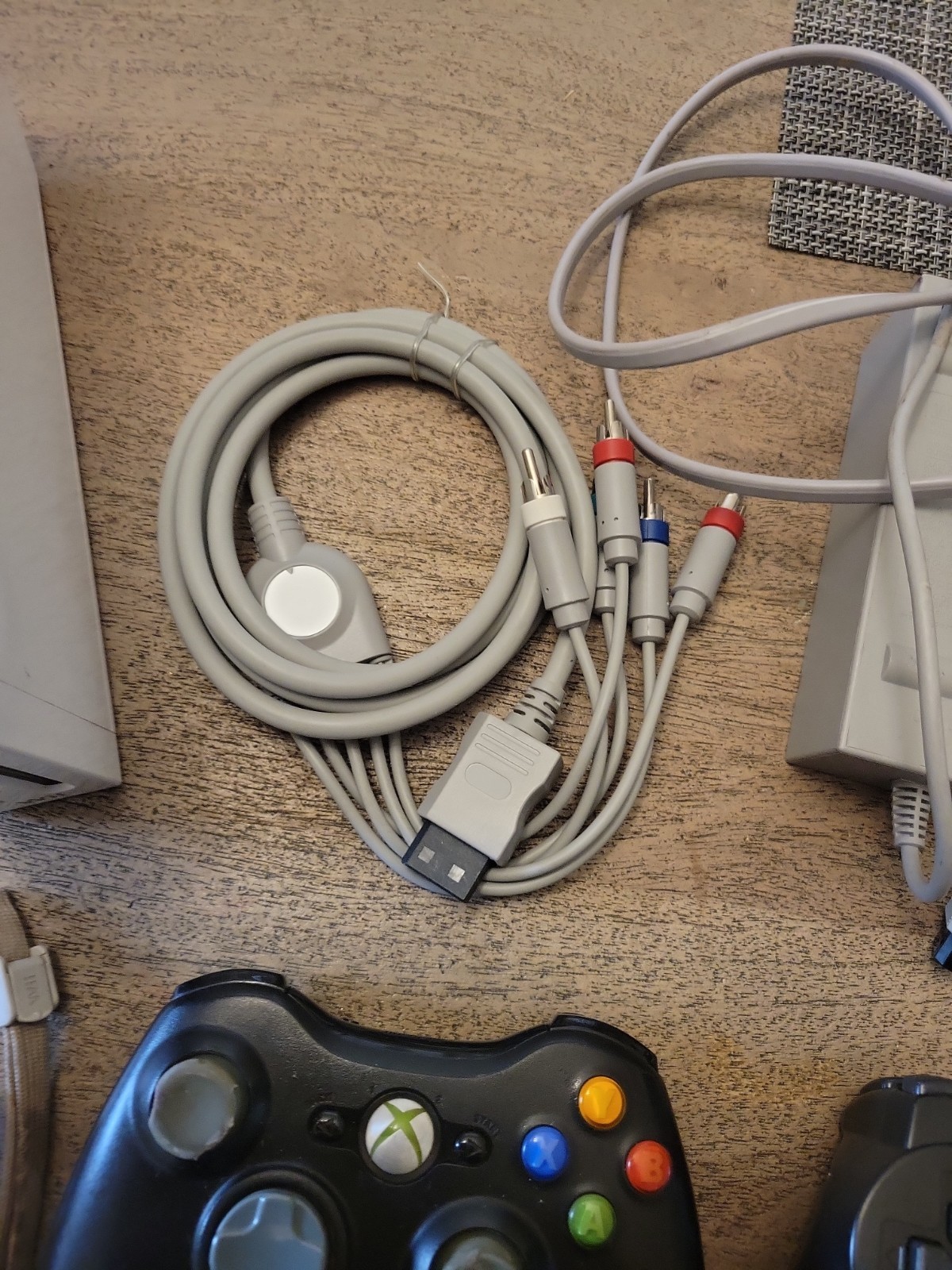 Lot Nintendo Wii RVL-001 (USA) Console, Cords And Misc Controllers Parts Repair