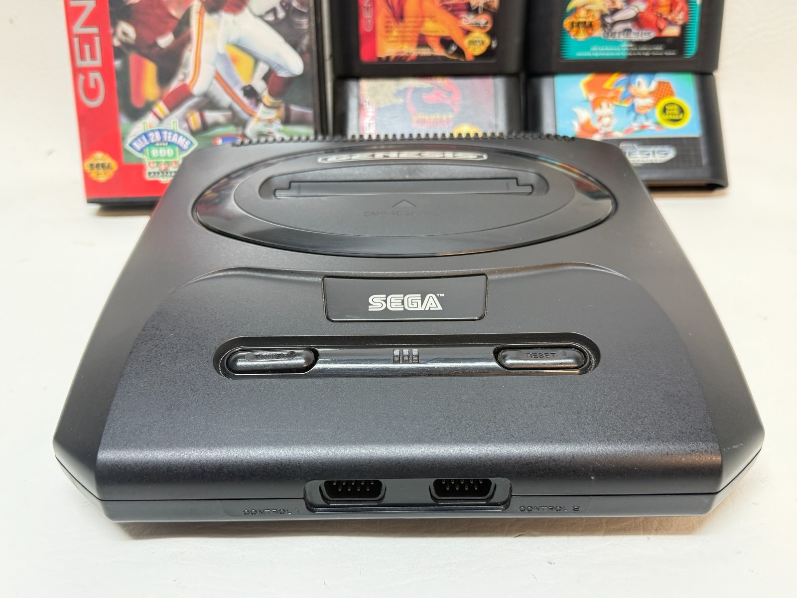 Sega Genesis Model 2 Console MK-1631 Bundle 5 Games Sonic 2 SFII – POWERS ON