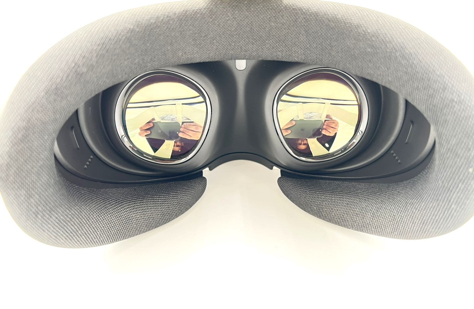 Meta – Quest 3 Breakthrough Mixed Reality – 128GB – White – (899-00579-01)