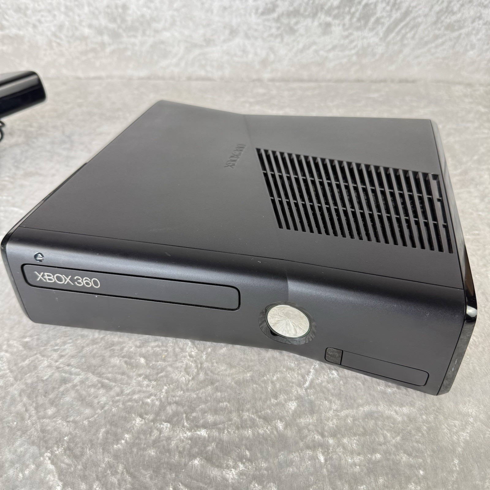Xbox 360 S 500GB Kinect Bundle 2 Controllers 6 Games Tested Clean WiFi Upgraded