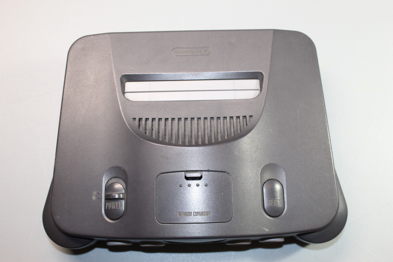 NINTENDO 64 SYSTEM CONSOLE NUS-001 (P11002567) Working. W/ one controller