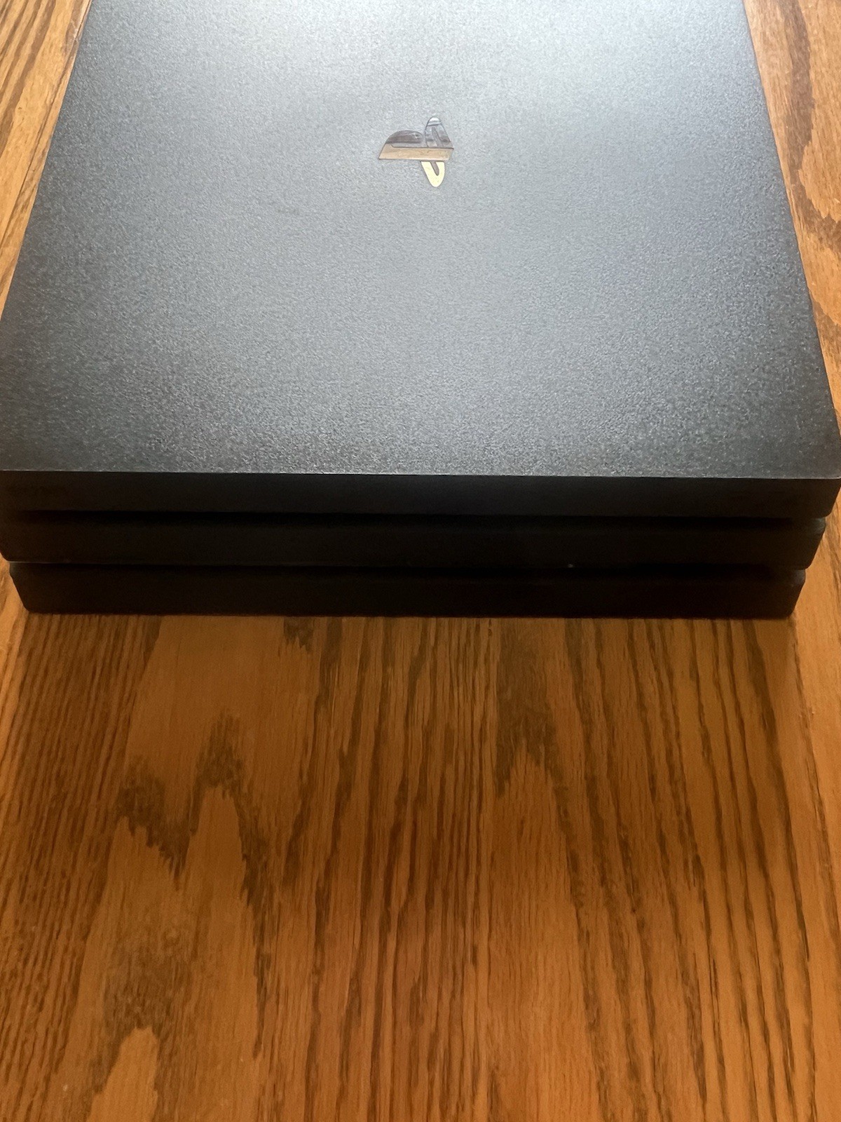 playstation 4 pro cuh-7215b 1TB Bundle Great Condition !