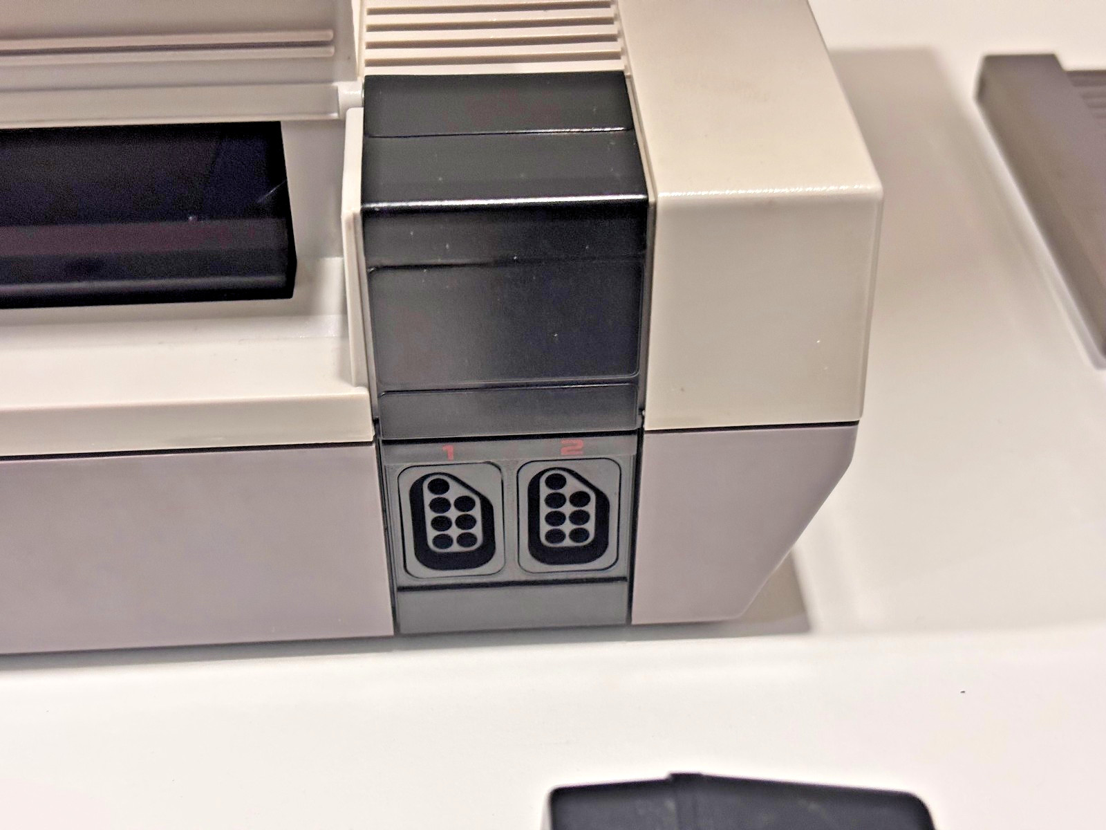 Nintendo NES (NES-001) 1985 Console w/ 2 OEM Controllers & 8 Games Bundle!