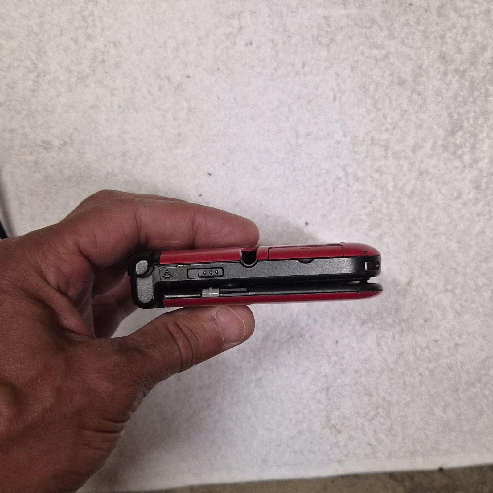 Nintendo 3DS XL Handheld System Red/Black 3D Capability Headphone Jack
