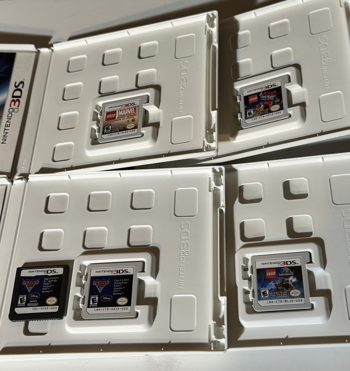 NINETENDO 3DS XL CONSOLE WITH 15 GAMES IN CASES & MANUALS 9 GAMES NO CASES
