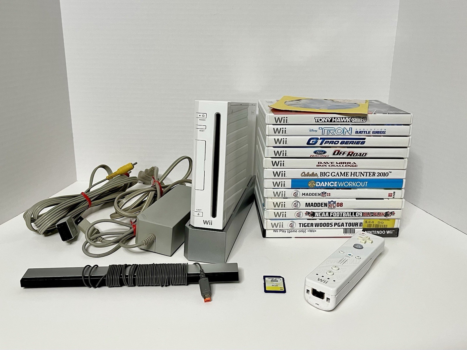 Nintendo Wii Console w/ Accessories White RVL-001 Remote Cables Games SD Tested