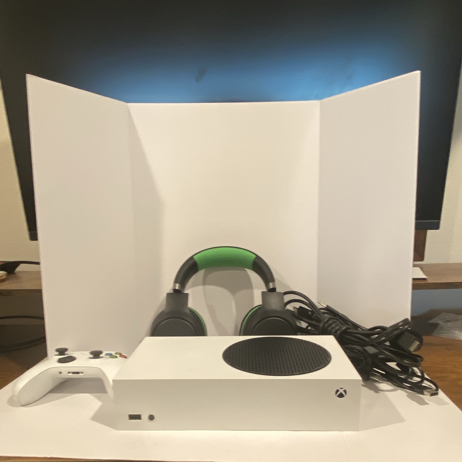 Microsoft Xbox Series S 512GB White Console Bundle Controller Headset 1440p
