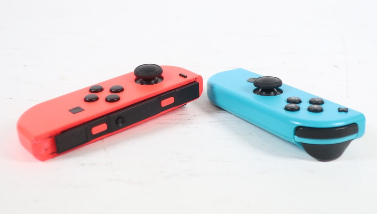 Nintendo Switch Console 32GB Neon Red/Blue Joy-Con Bundle w/ Charger Tested