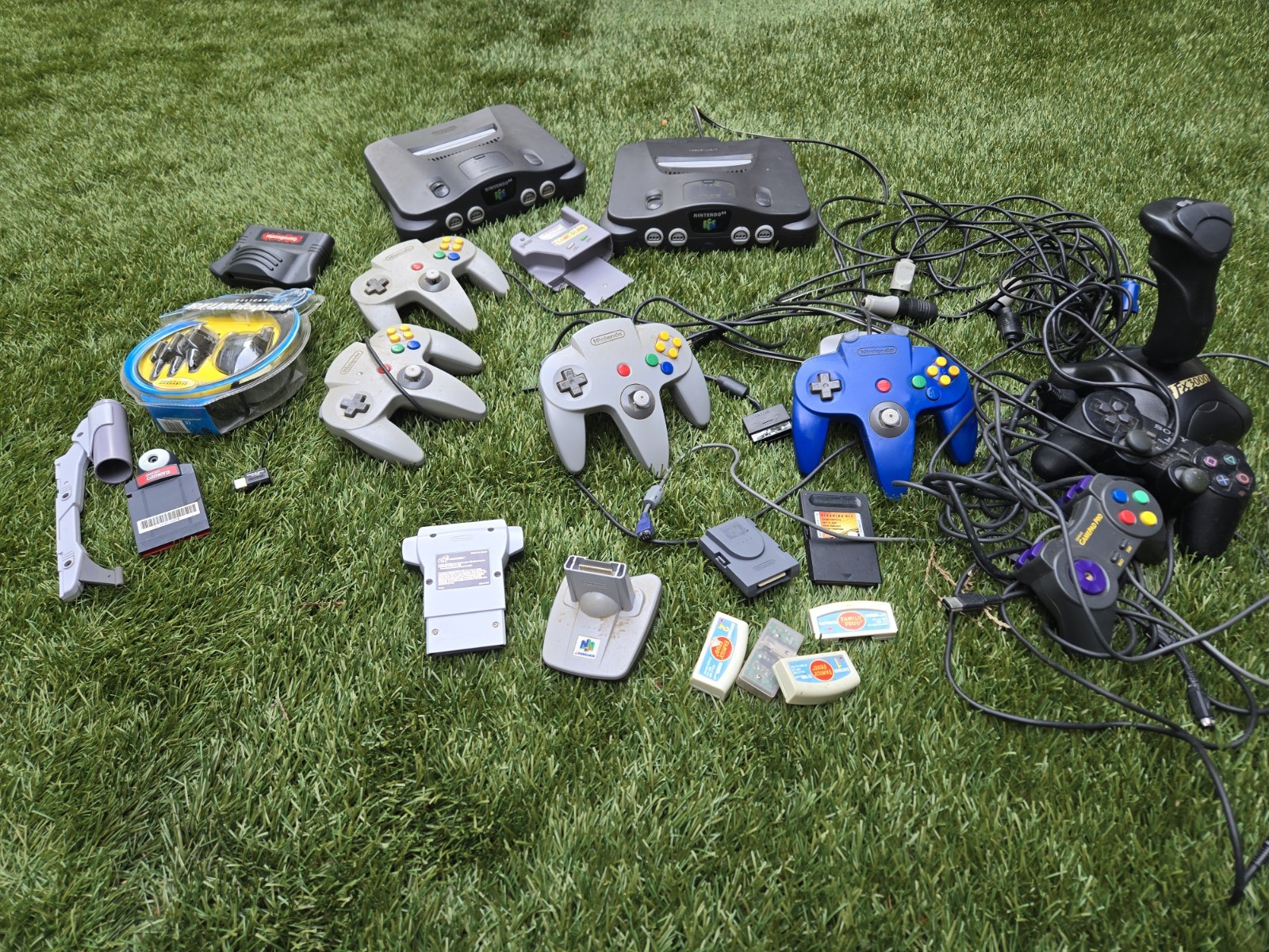 Vintage Nintendo 64 N64 Console X 2 OEM Bundle,4 Controllers Other Accessories