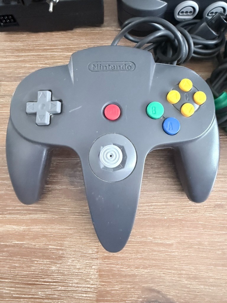 Nintendo 64 N64 Console Bundle w/ Hookups, 2 Controllers + Paks & 1 Game TESTED