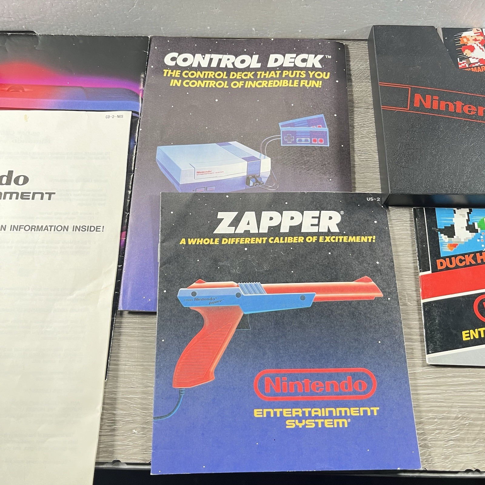 Nintendo NES Action Set Complete In Box Inserts Mario/Duck Hunt Tested