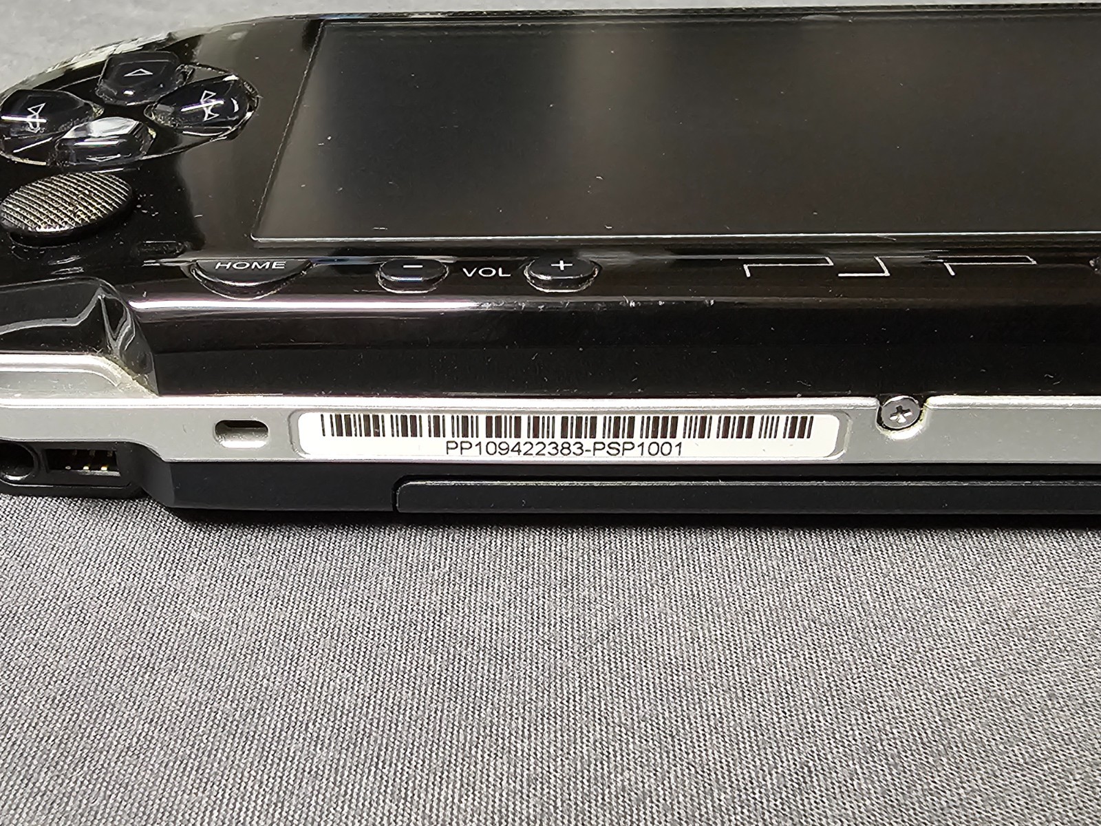 Sony PSP 1001 k / 98500 Value Pack, 4GB MSD, 12 Movies, 2 Games bundle