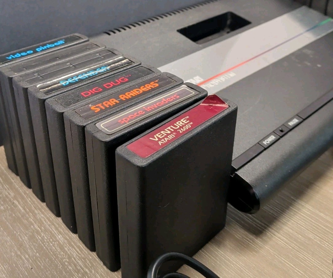 Atari 7800 ProSystem Console • (2) 2600 Controllers + Games • Tested + Working!
