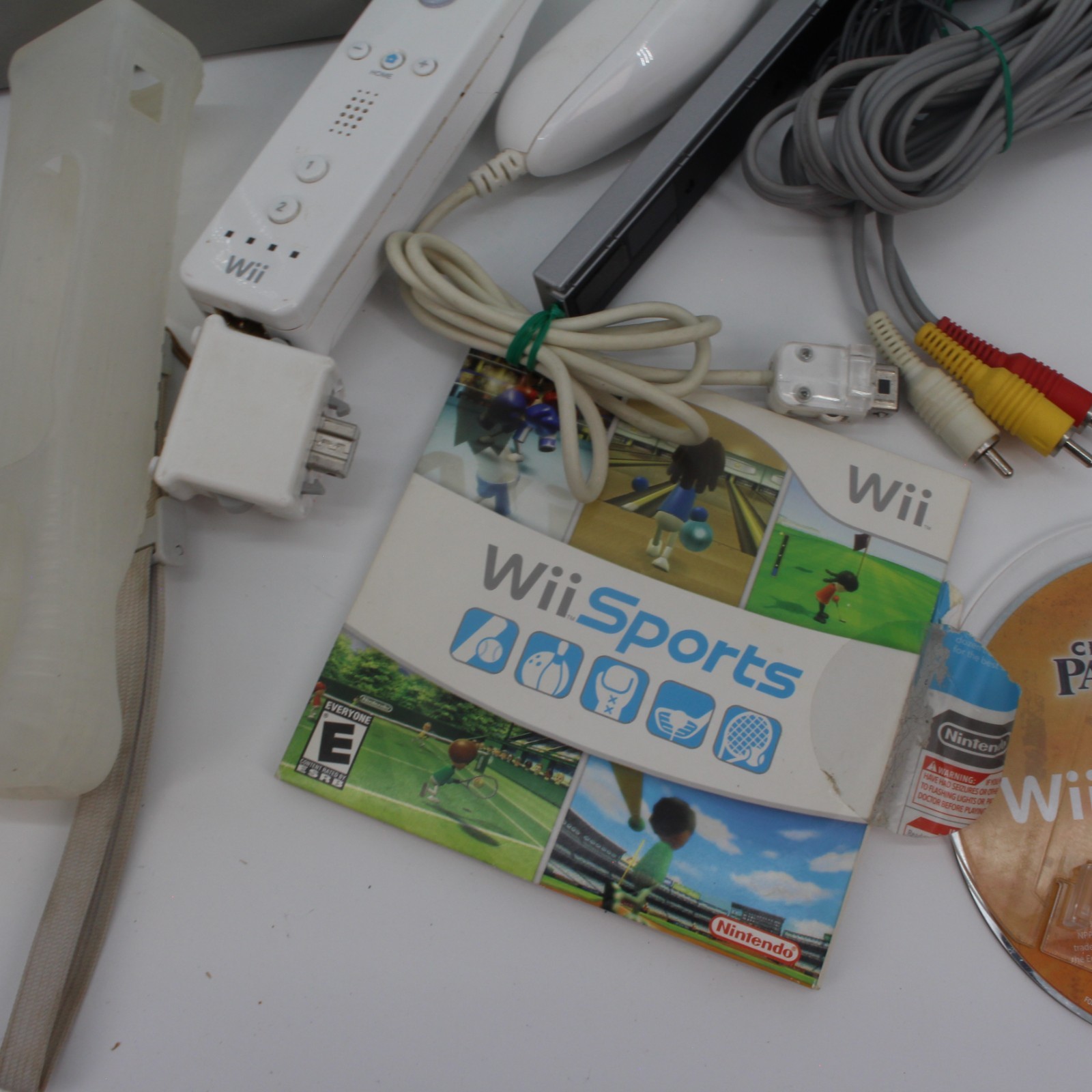 Nintendo Wii GameCube compatible Bundle – Powers on Games Scratched
