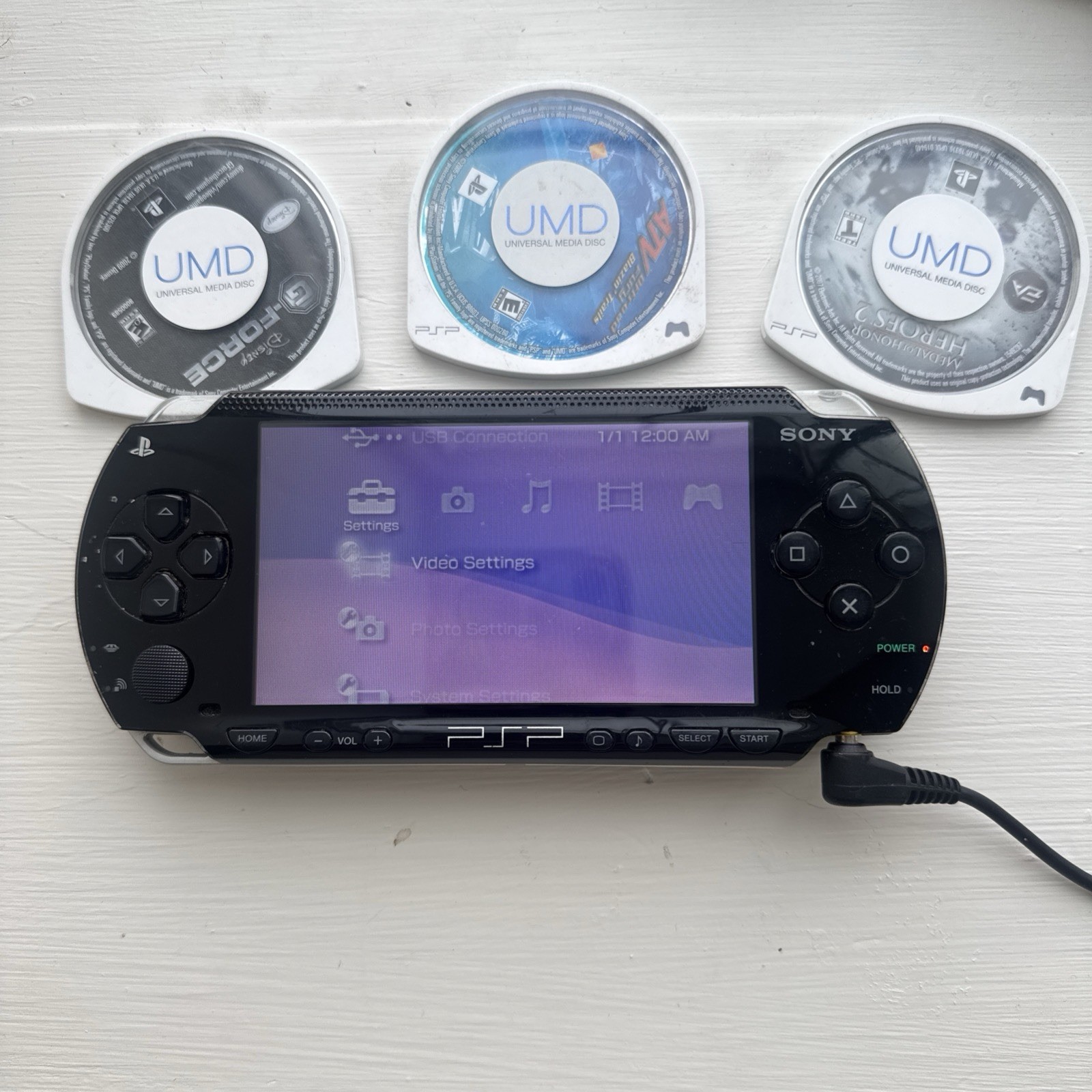 PSP 1000 Black W/Charger 32mb Memory Card and 3 Games Bundle Tested