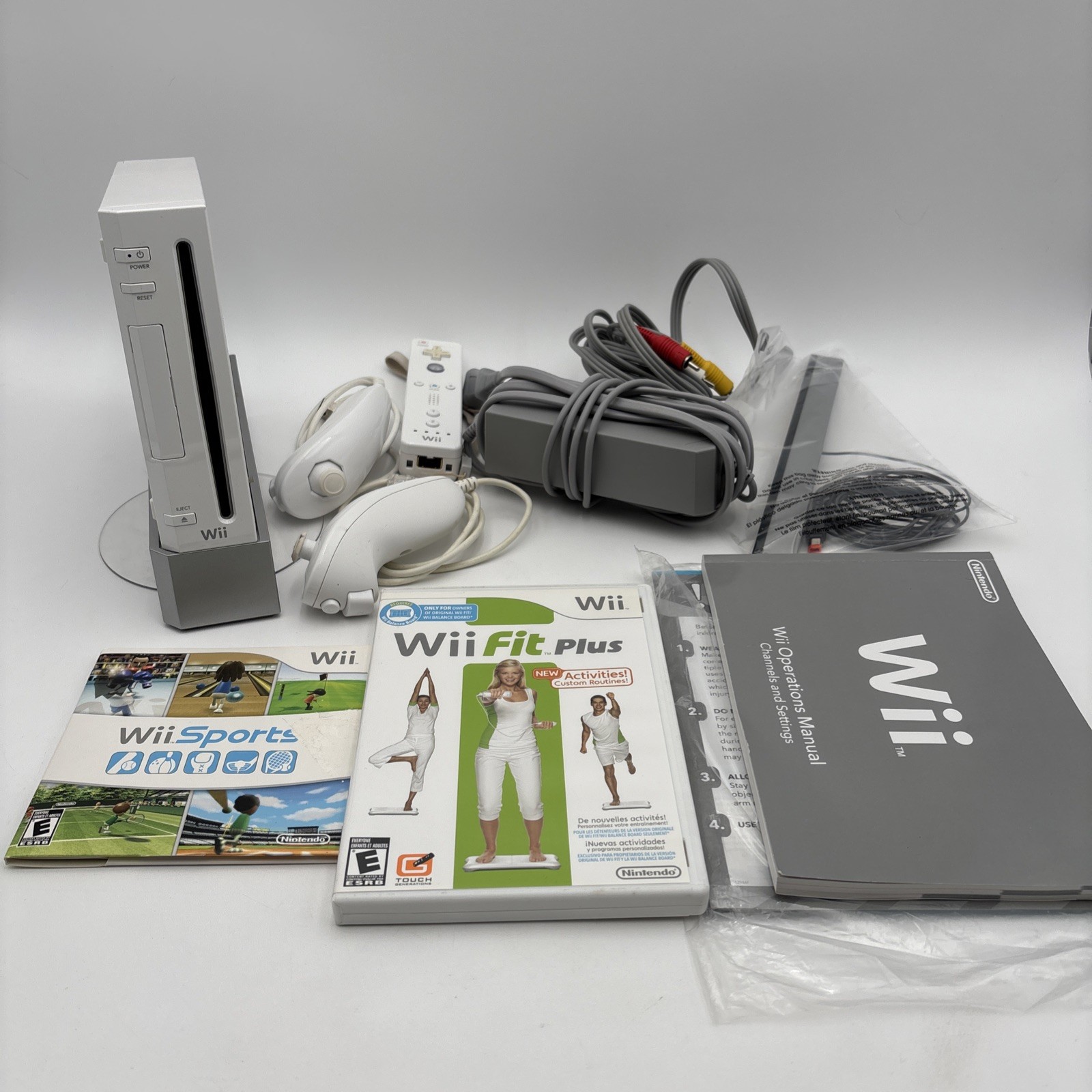 Nintendo Wii RVL-001(USA) Video Game Console Bundle Gamecube WII Sports – Tested