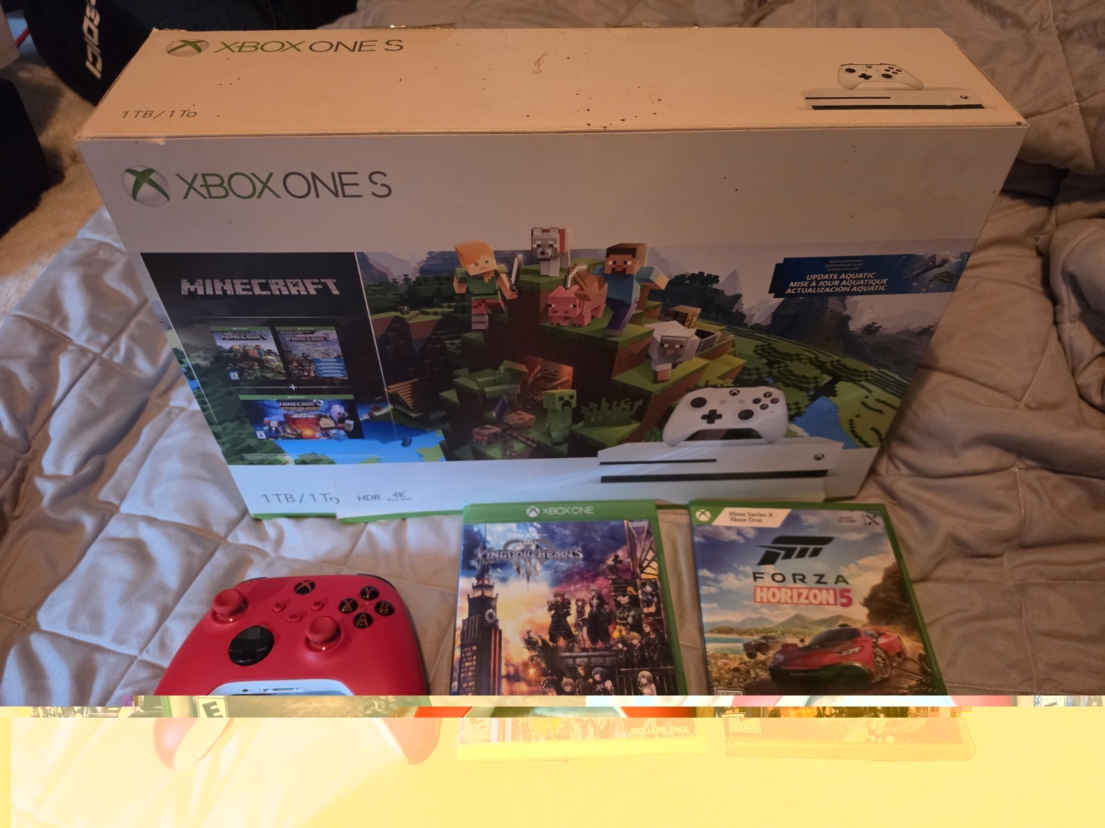Xbox One S 1TB Minecraft Bundle Console White 4K UHD Model 1681
