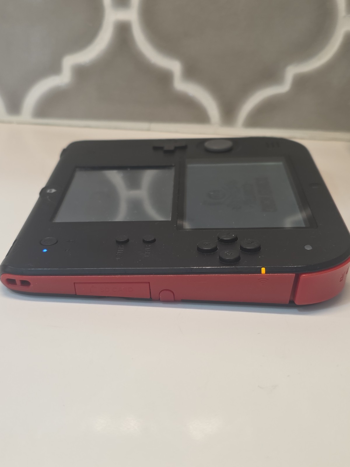 Nintendo 2DS Console Red & Black Charger 4GB SD Card Donkey Kong Country Working