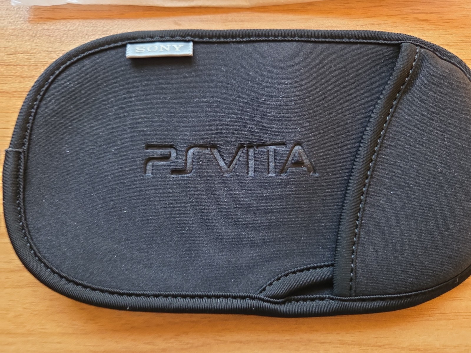 Sony PS Vita PCH-2000 Red Black Slim Console Super Value Pack