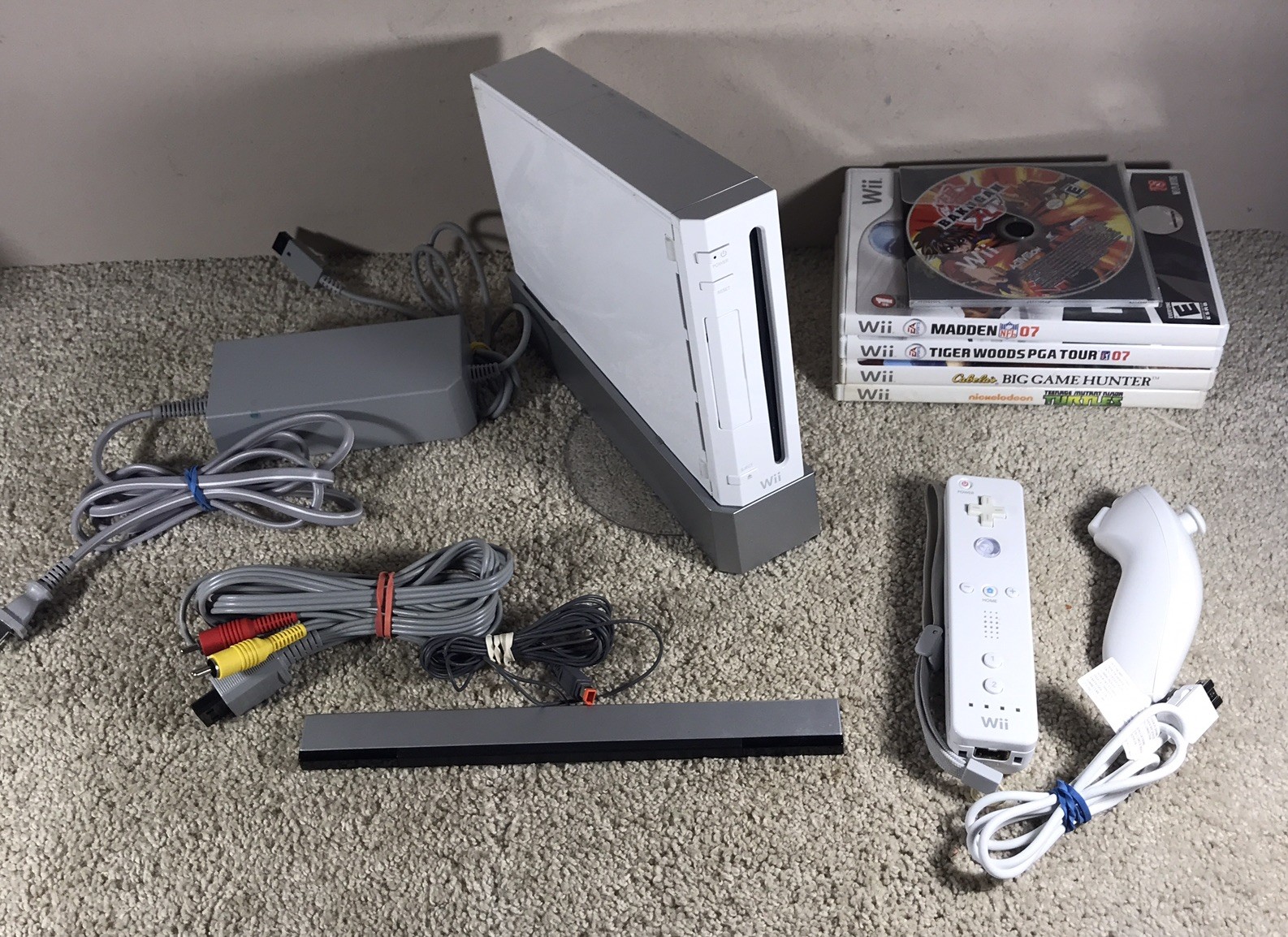 Nintendo Wii White Console w/ Controller, 6 Games, Cables Tested/Works