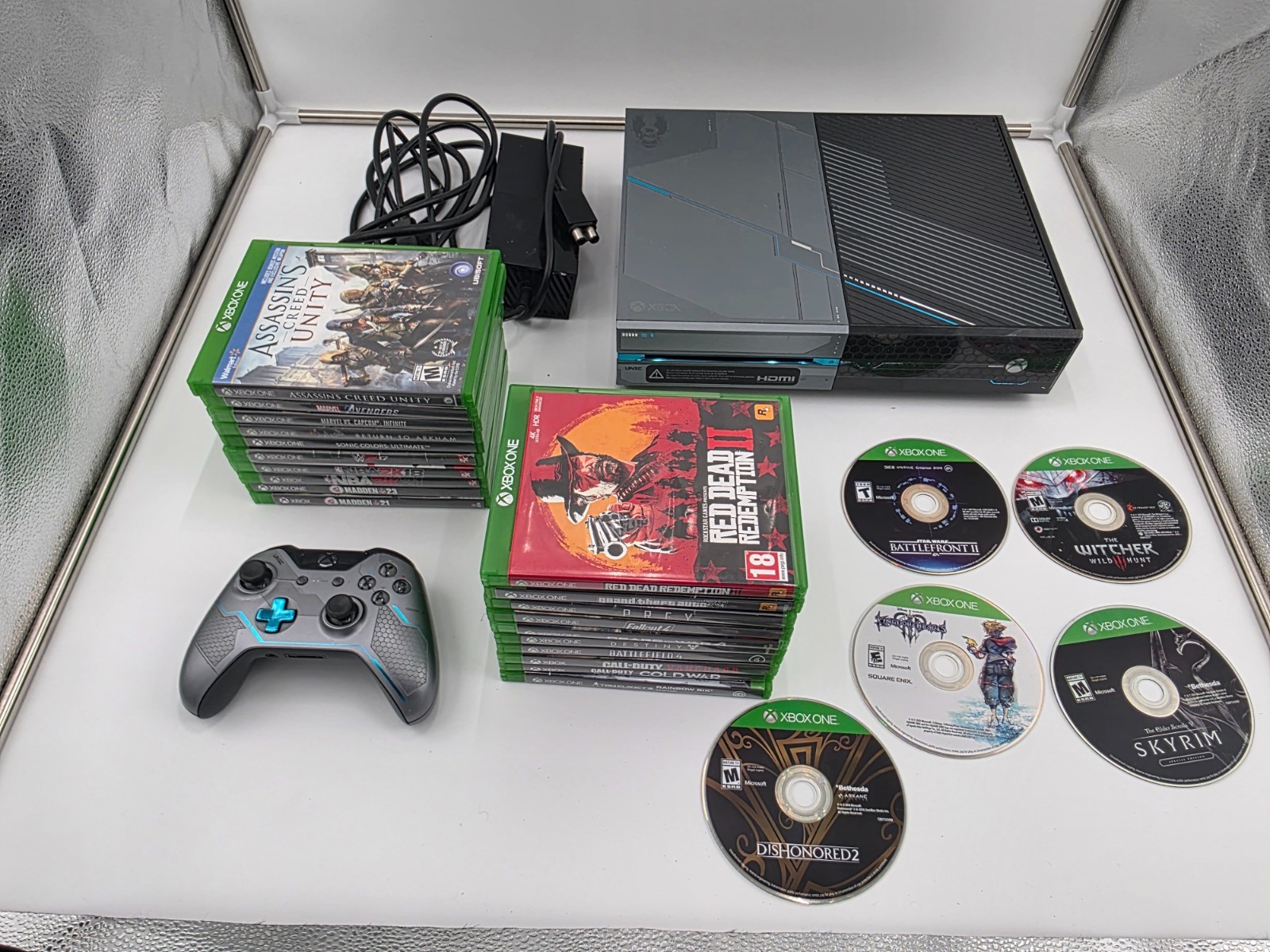 Halo 5 Guardians Xbox One Console w/ 25 Games Bundle 1TB