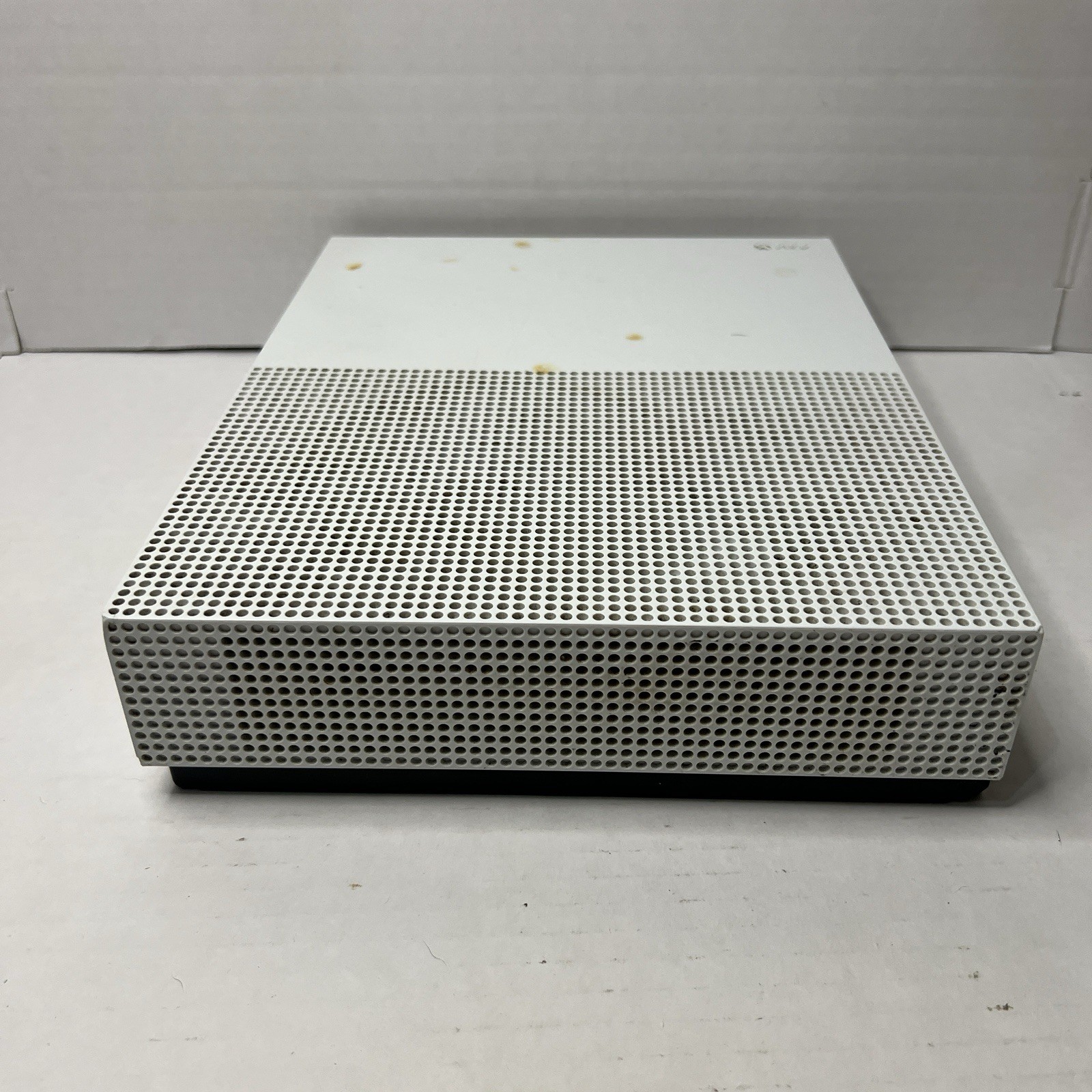 Microsoft Xbox One S 1681 Home Console White 500GB 4K UHD Wi-Fi, 2017 For Parts