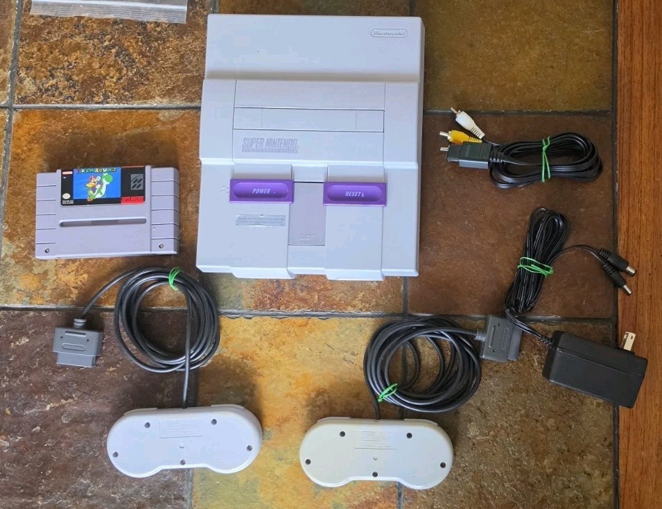 Super Nintendo SNES Console + Super Mario World 2 Controllers – Clean!