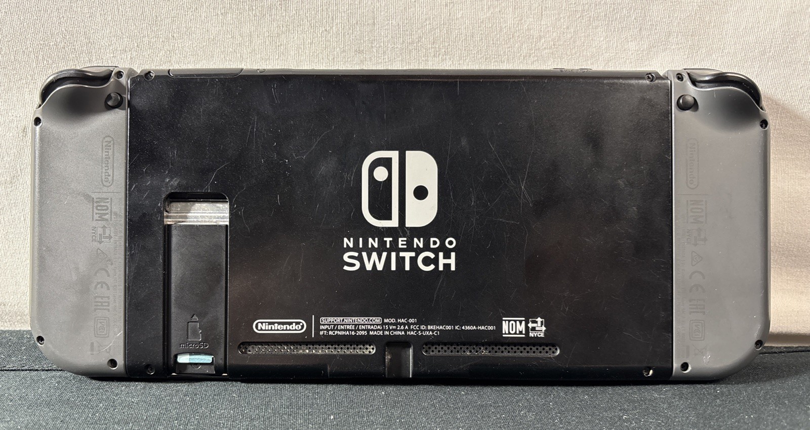 Nintendo Switch HAC-001 Console Tablet w/ Grey Joycons – Tested (Cosmetic Wear)