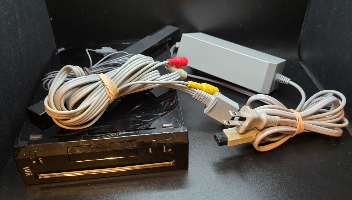Nintendo Wii Black- Power Supply, Sensor bar and RCA Tested No Controllers