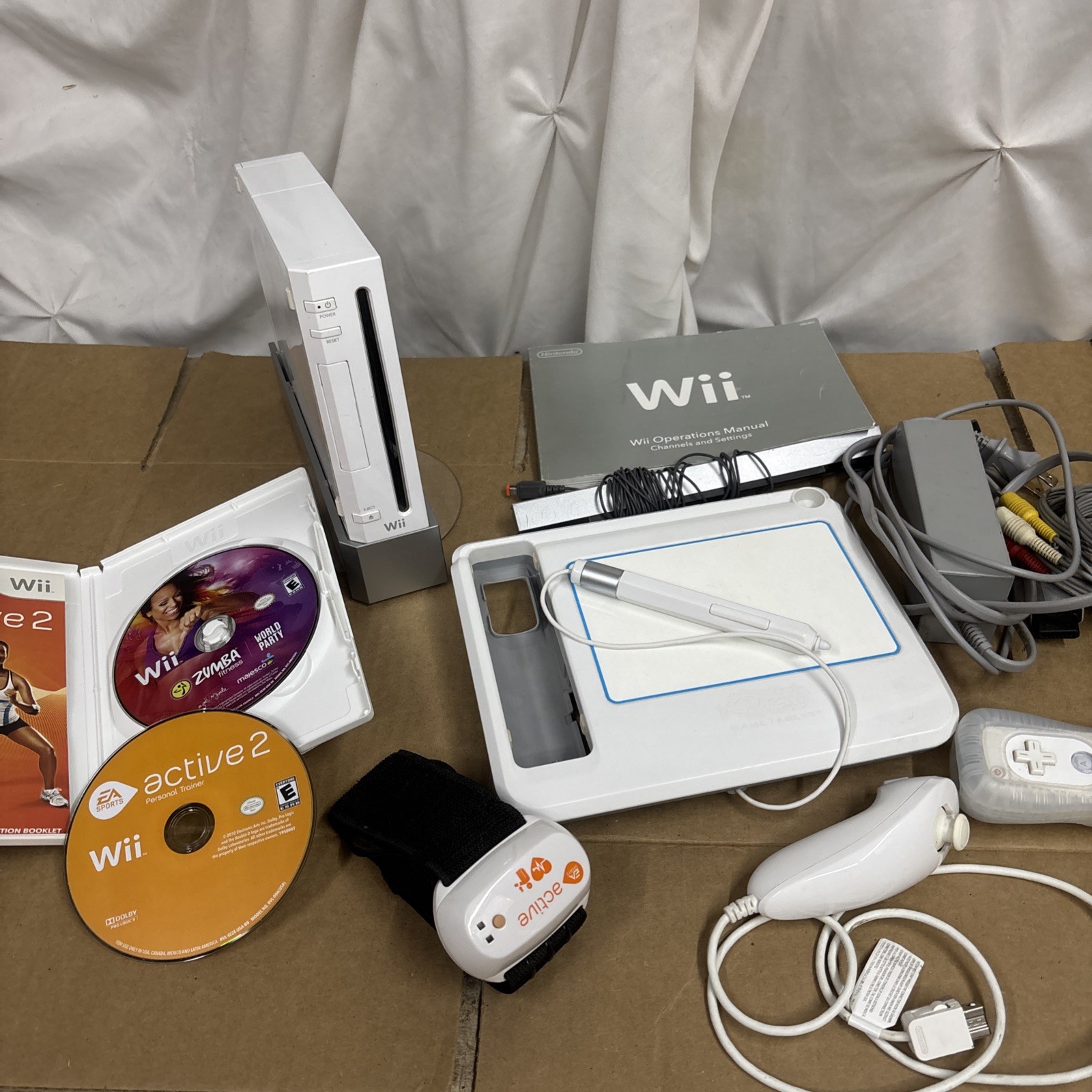 Nintendo Wii RVL-001 512 MB Home Console – White W Cords Controllers & Extras