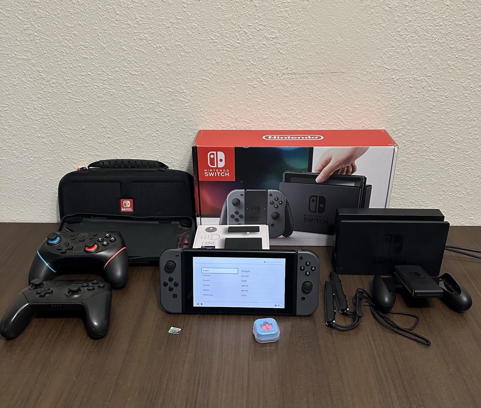 Nintendo Switch Gray Moddable w/ OG everything, 128GB SD, pro Controller, etc