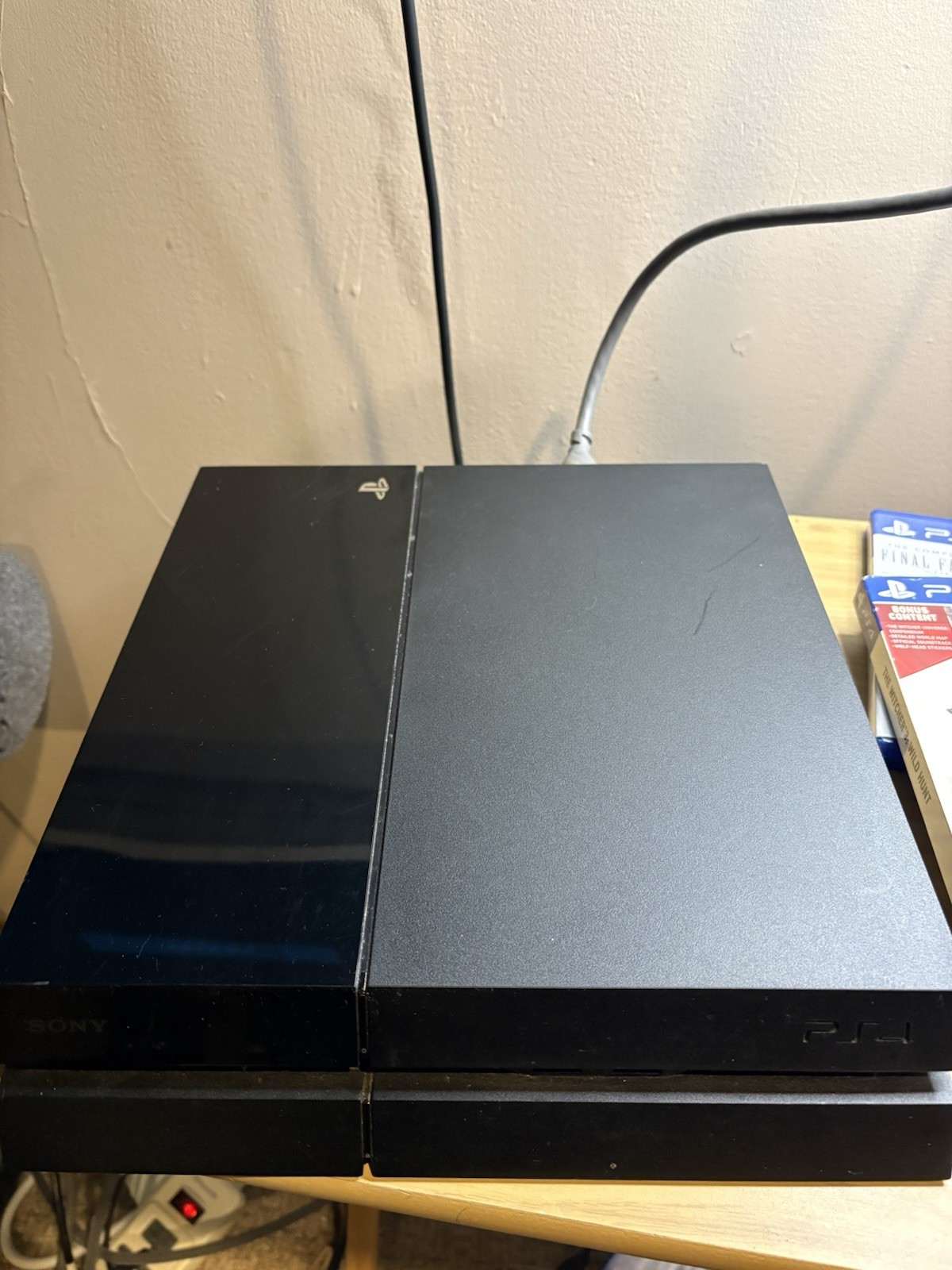 Sony Playstation 4 500GB Black Console PS4 W/ 2 Controllers,Cords, 2 Games