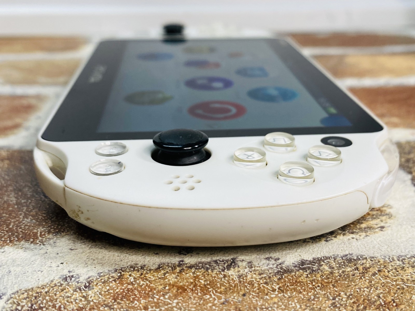 PS Vita Glacier White PCH-2000 SONY PlayStation Japan 8GB Charger 2 Games DDP