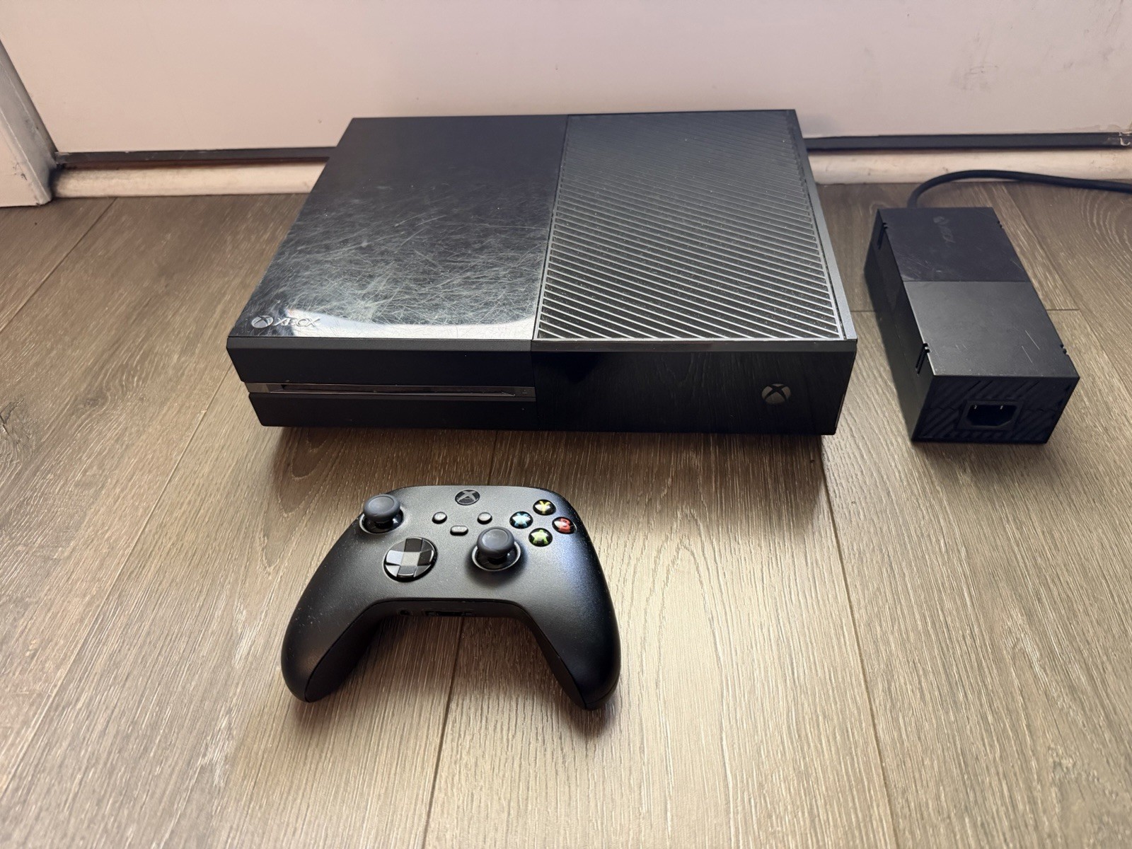 Microsoft Xbox One Original 500GB Video Game Console With Controller Power Brick