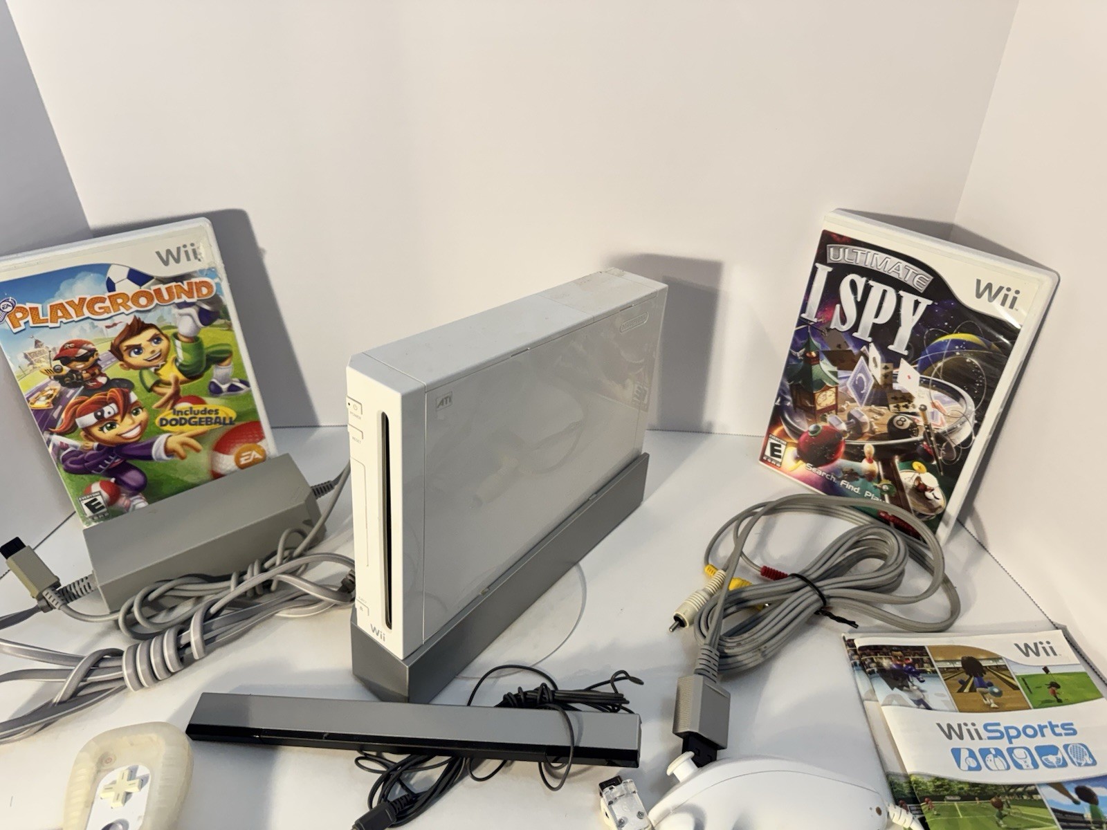 Nintendo Wii Console White Bundle W/ Remote Nunchuck motion Plus 3 Games TESTED